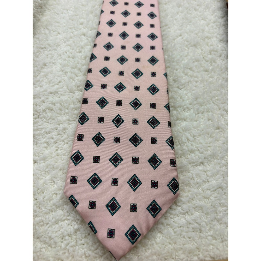 Hathaway Necktie Tie Mens Pink Good Silk Geometric Diamond Pattern USA Made
